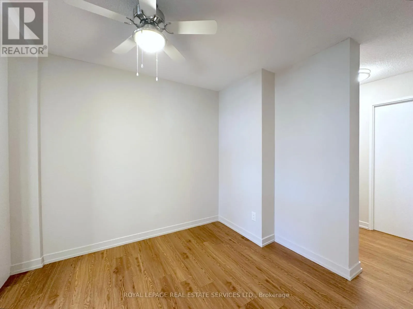 205 - 165 LA ROSE AVENUE
