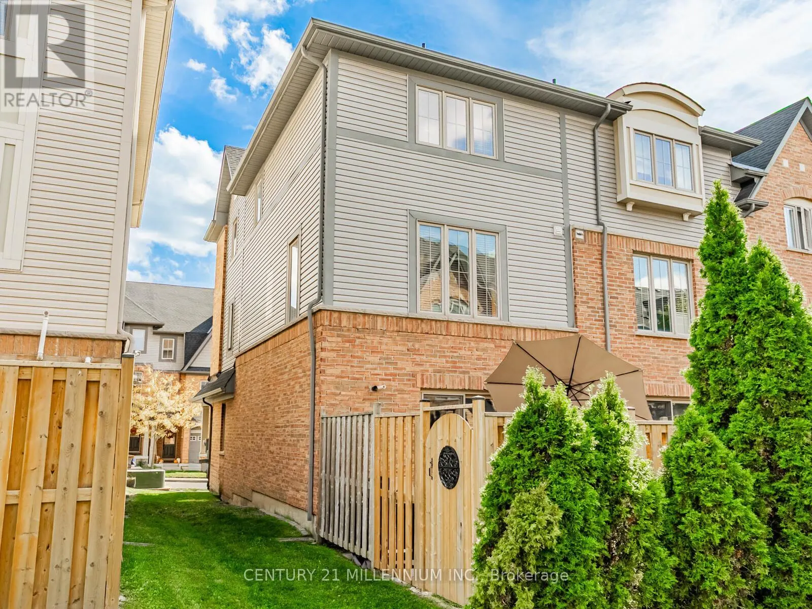 111 CEDAR LAKE CRESCENT