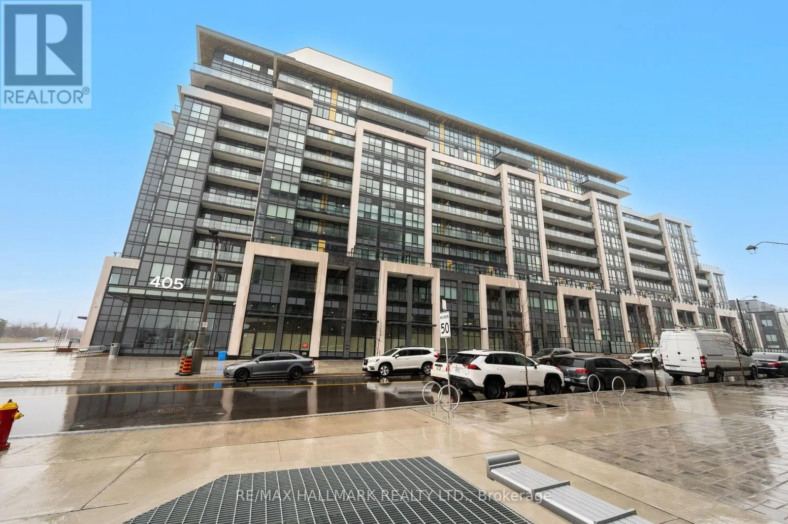 239 - 405 DUNDAS STREET W