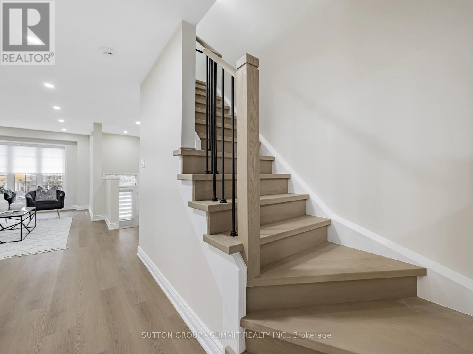 6 - 4950 ALBINA WAY