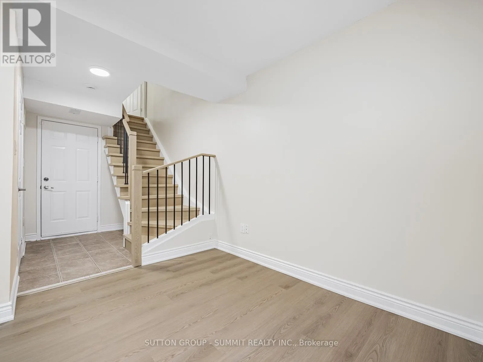 6 - 4950 ALBINA WAY