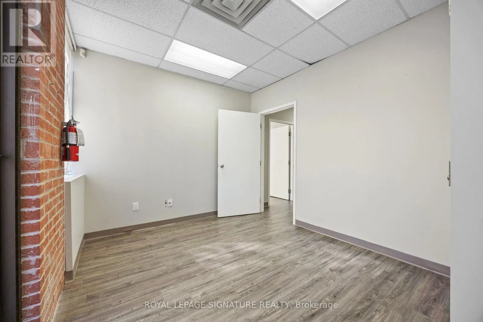 5&12 - 2285 DUNWIN DRIVE