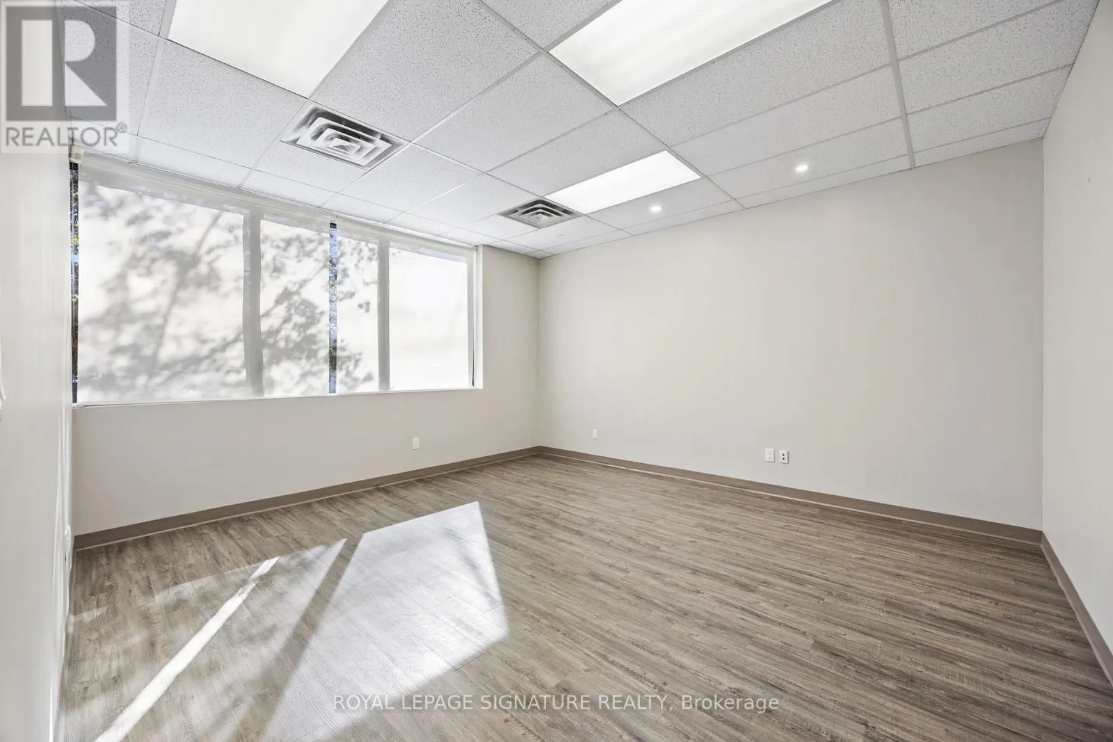 5&12 - 2285 DUNWIN DRIVE