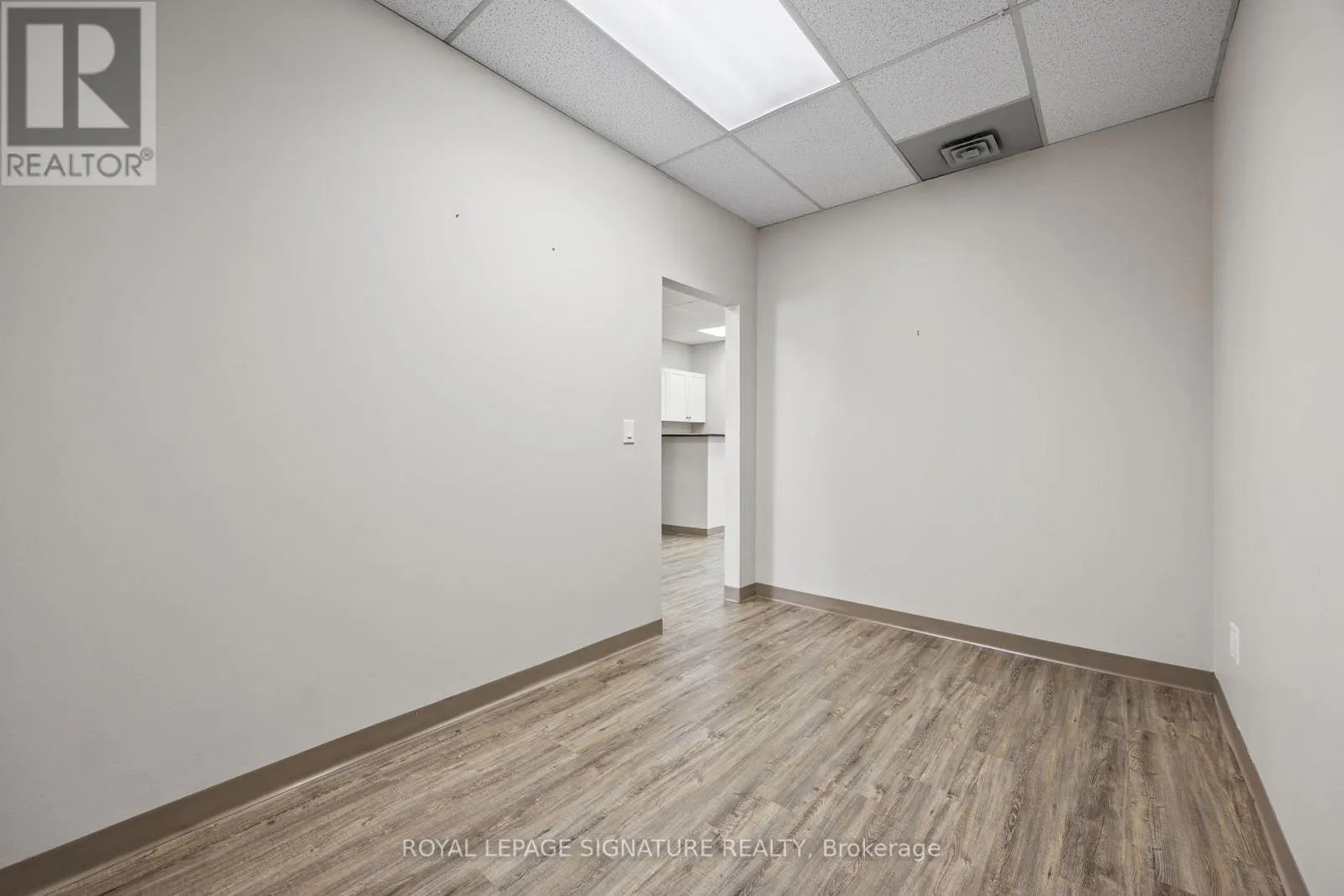 5&12 - 2285 DUNWIN DRIVE