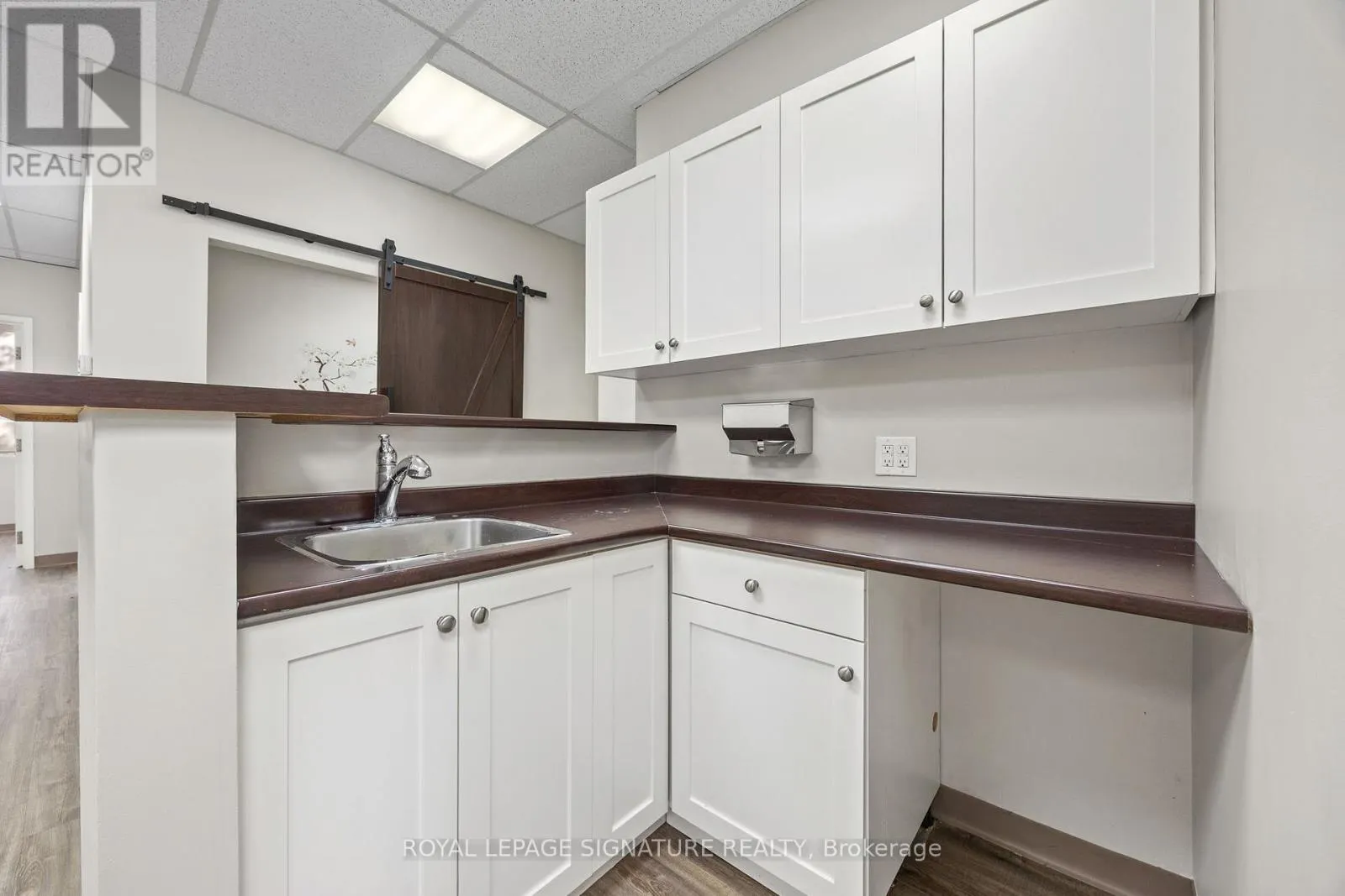 5&12 - 2285 DUNWIN DRIVE