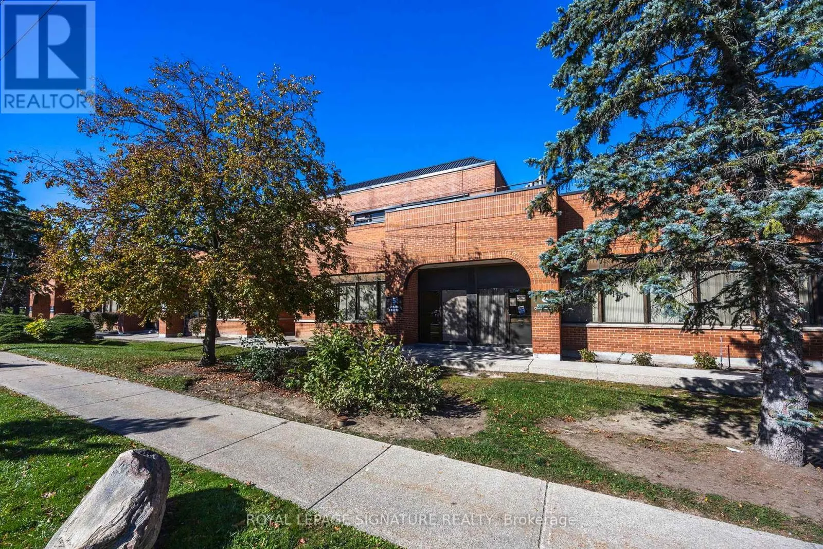 5&12 - 2285 DUNWIN DRIVE