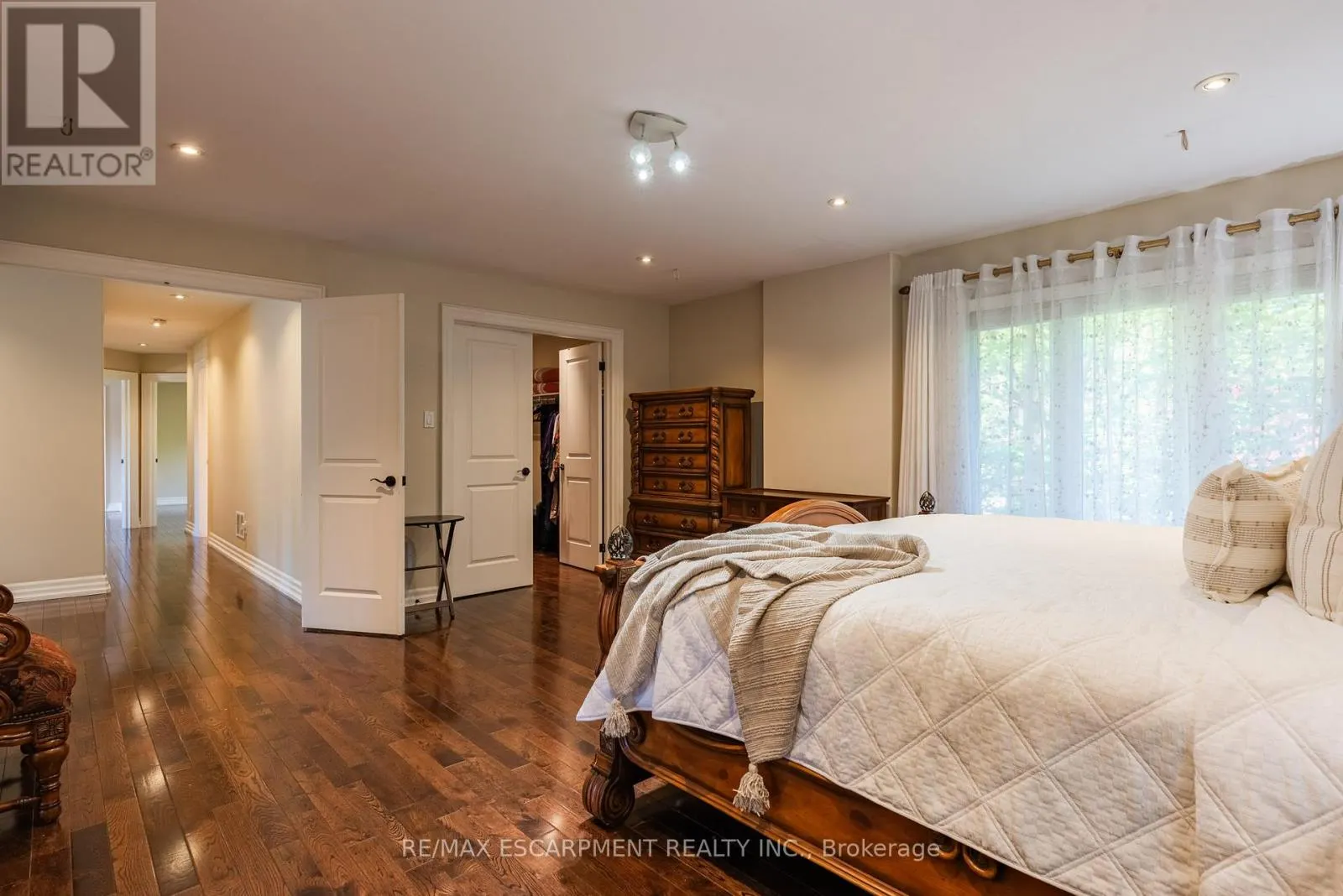 1034 LAKESHORE ROAD W