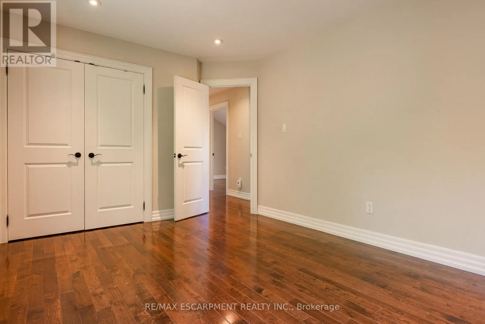 1034 LAKESHORE ROAD W