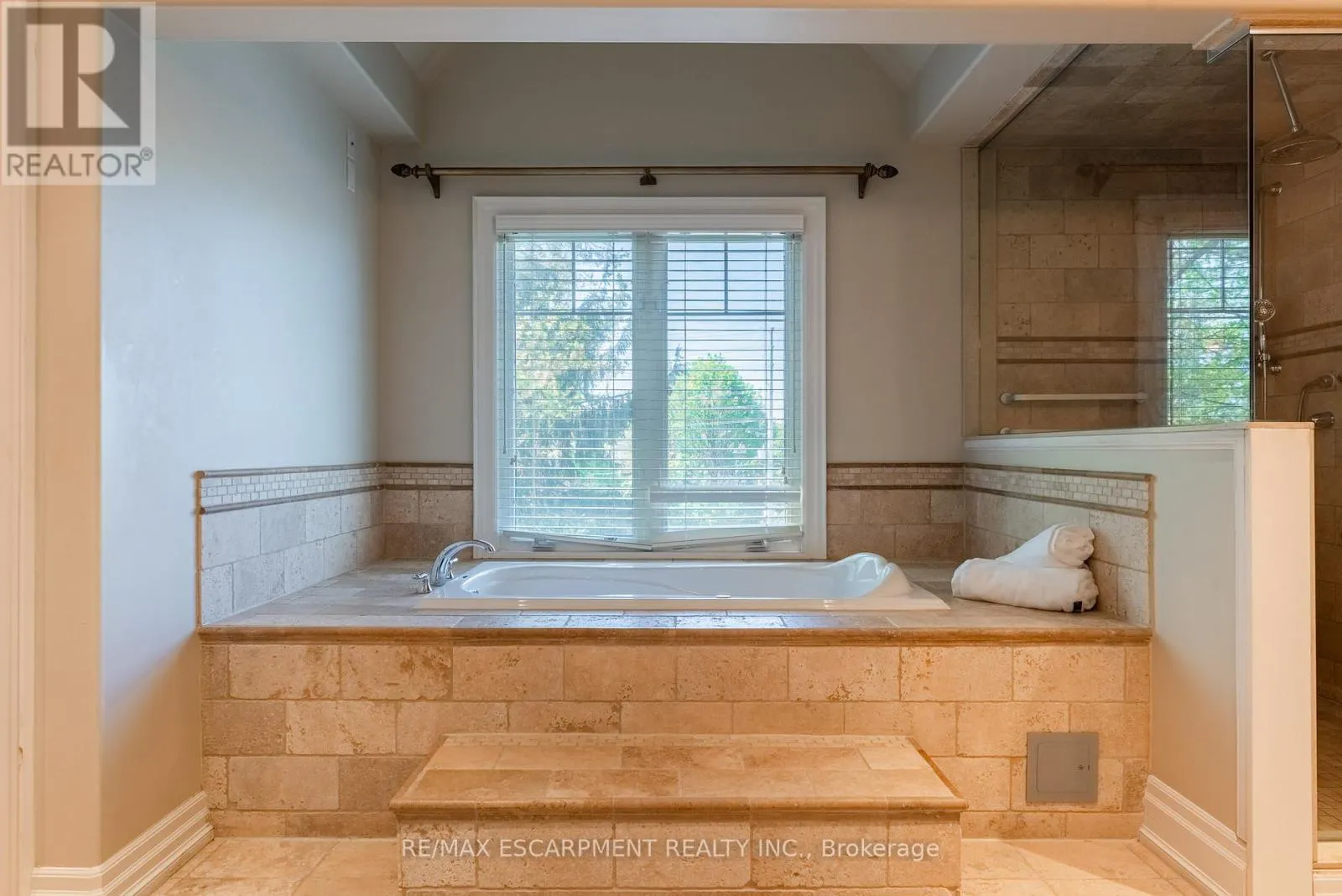 1034 LAKESHORE ROAD W