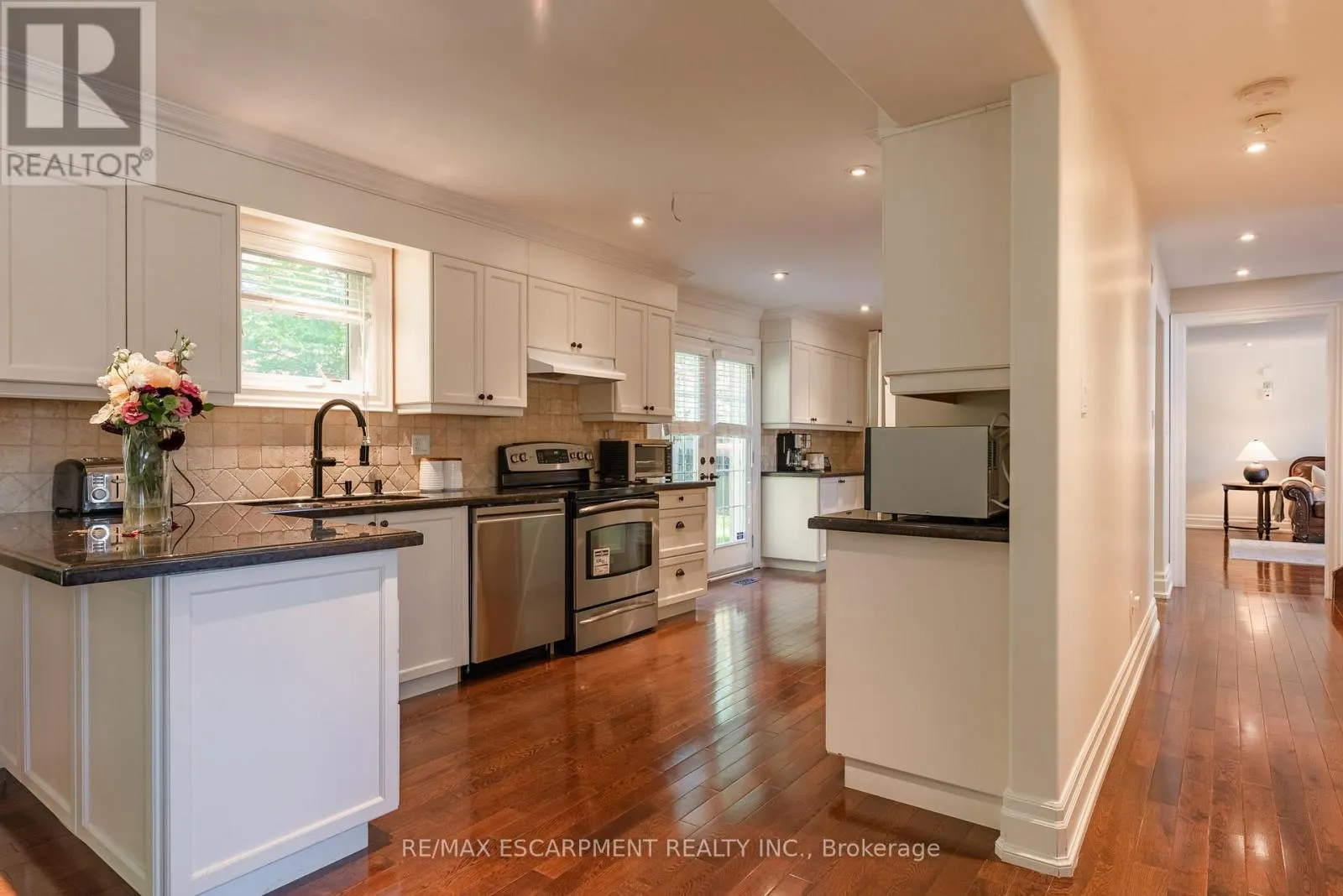 1034 LAKESHORE ROAD W