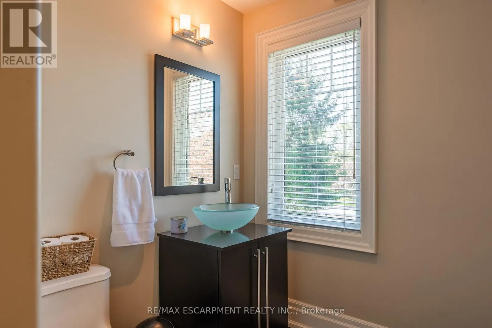 1034 LAKESHORE ROAD W
