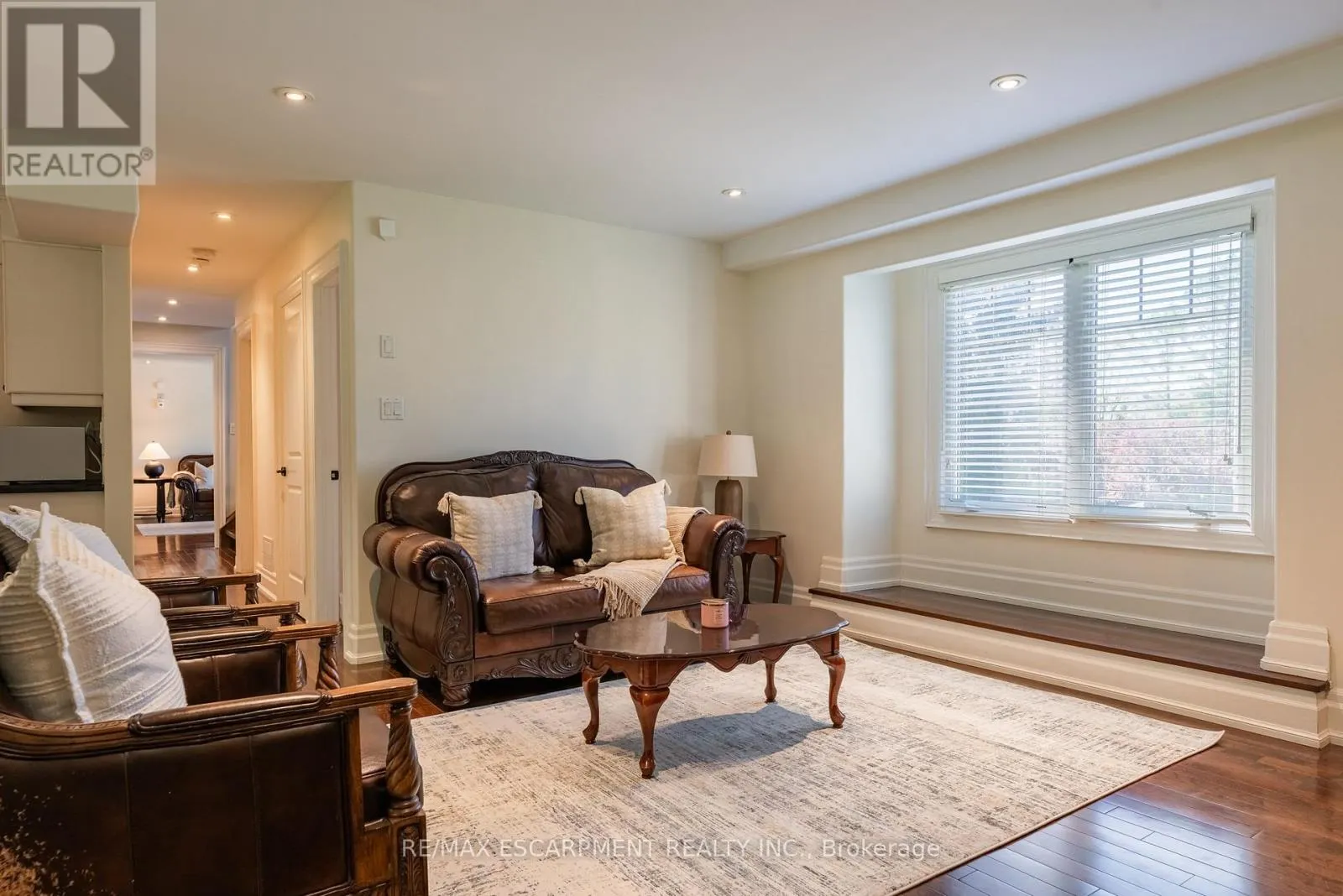 1034 LAKESHORE ROAD W