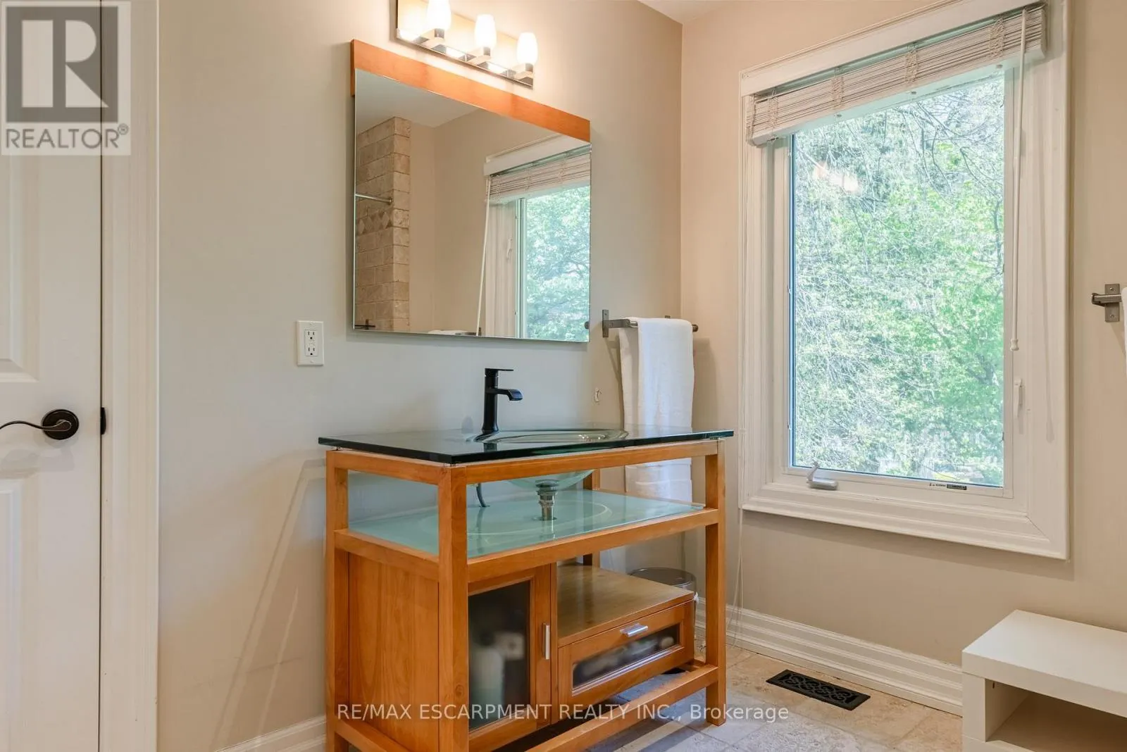 1034 LAKESHORE ROAD W
