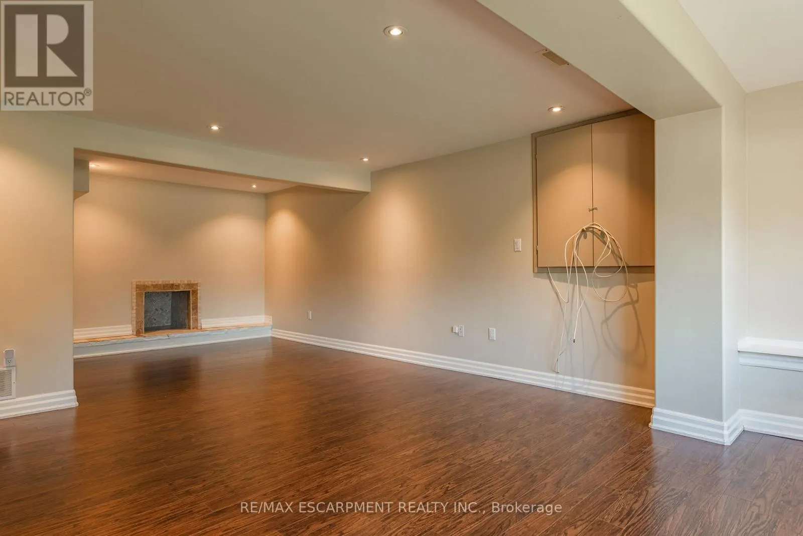 1034 LAKESHORE ROAD W