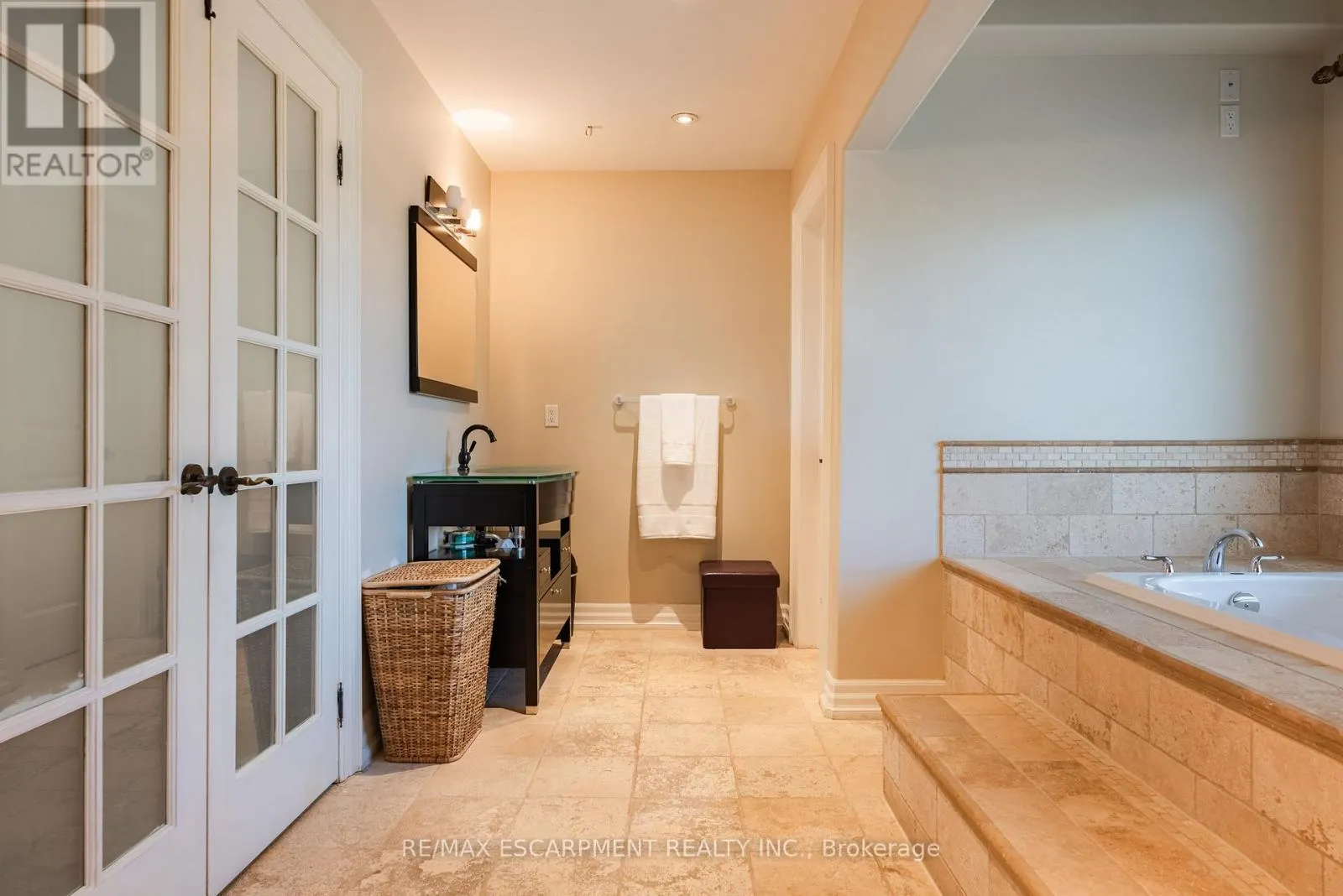 1034 LAKESHORE ROAD W