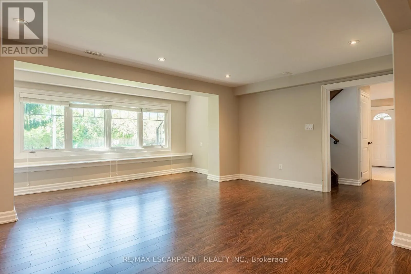 1034 LAKESHORE ROAD W