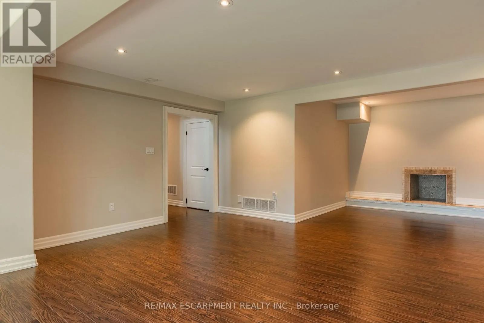 1034 LAKESHORE ROAD W