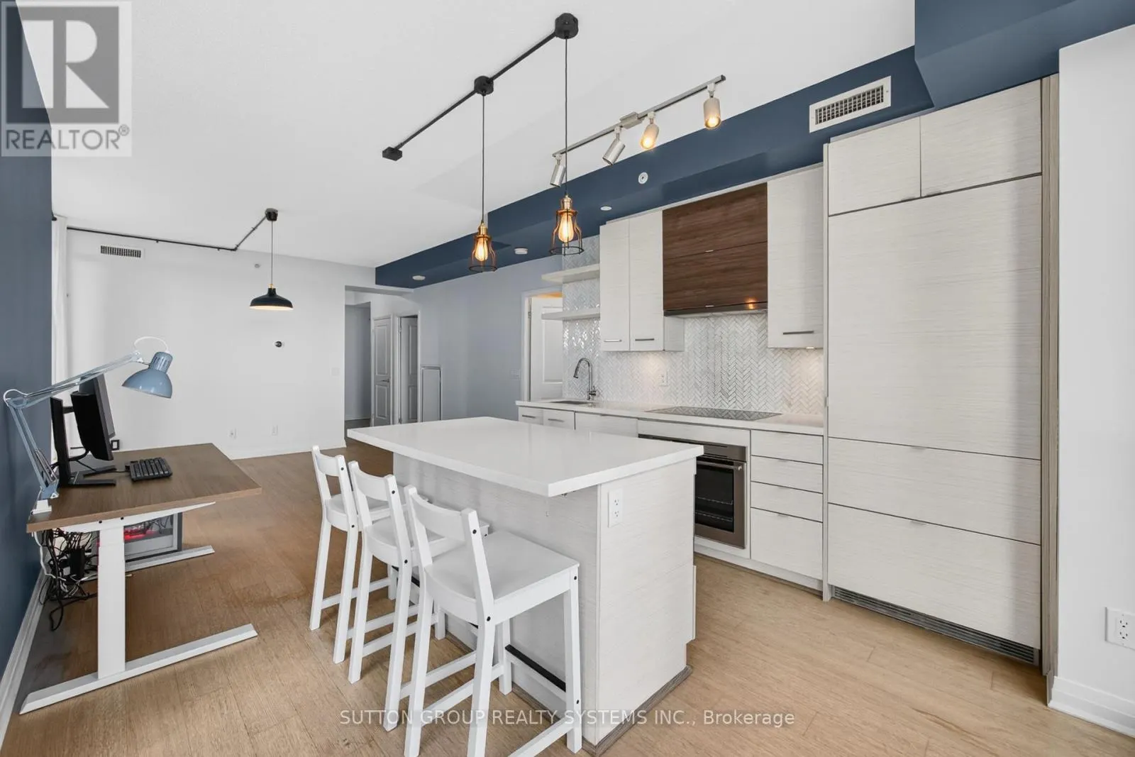815 - 60 ANNIE CRAIG DRIVE