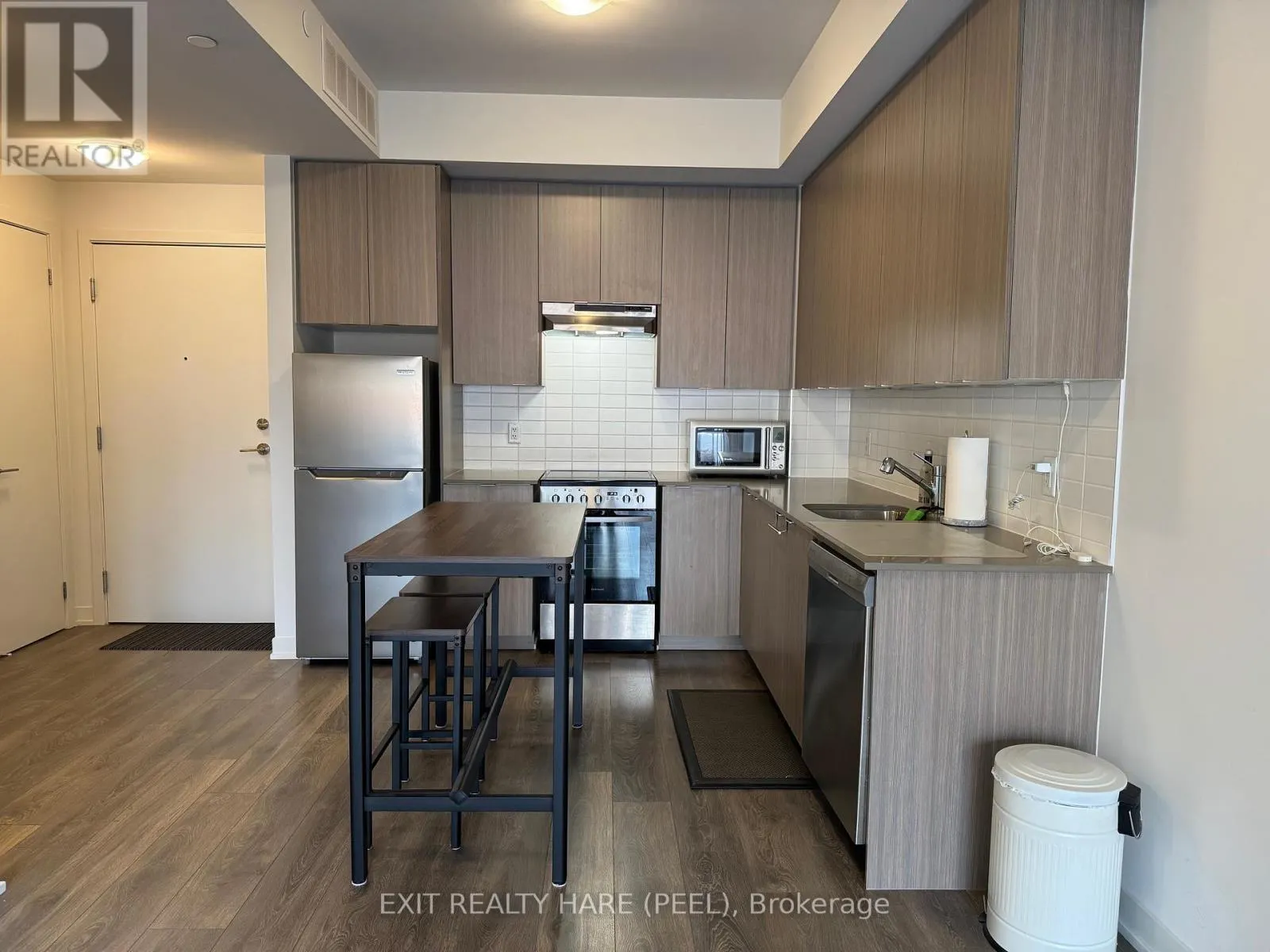 115 - 62 SKY HARBOUR DRIVE