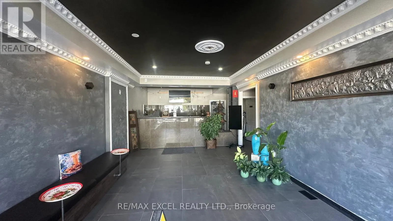 675 THE QUEENSWAY