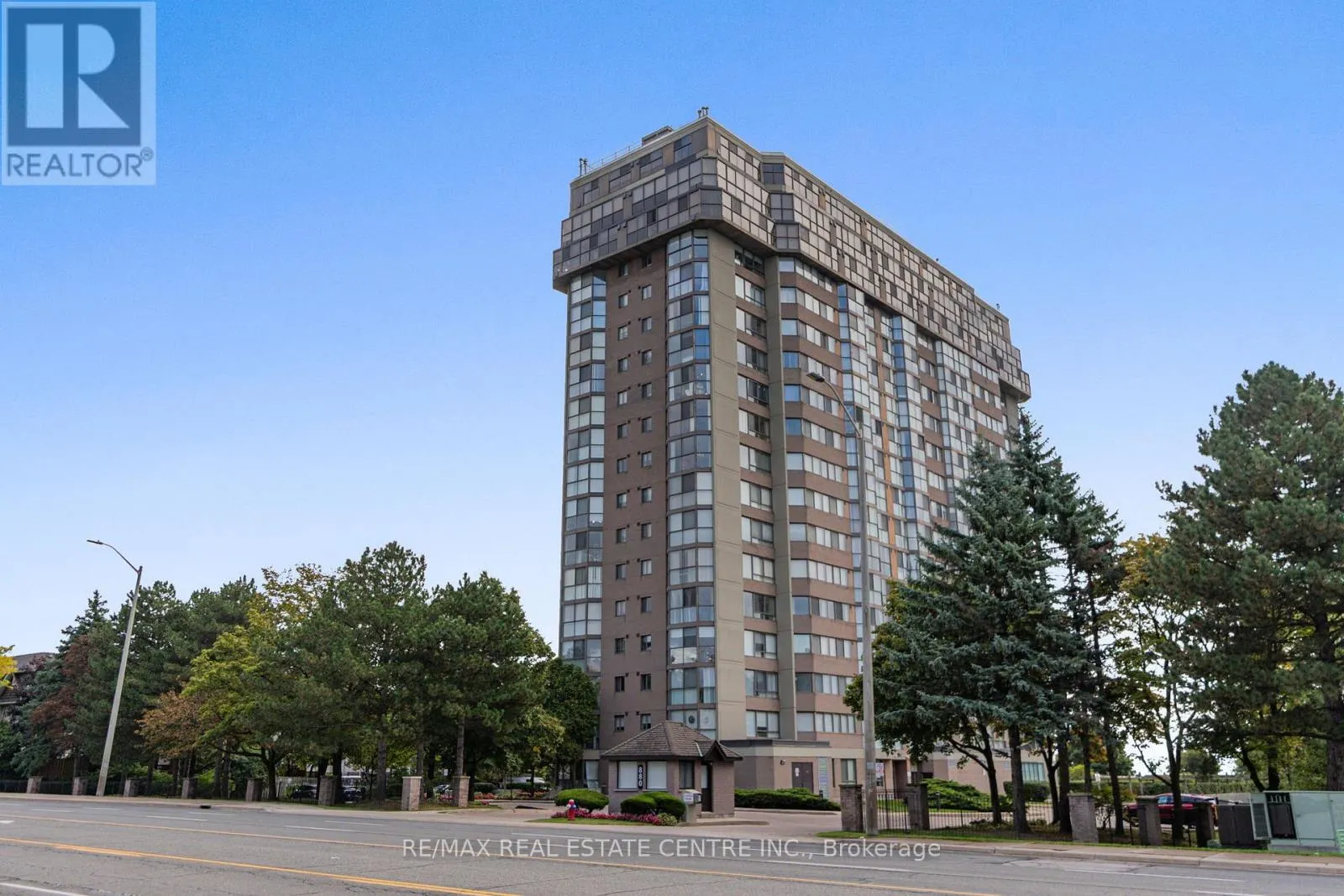 502 - 880 DUNDAS STREET W