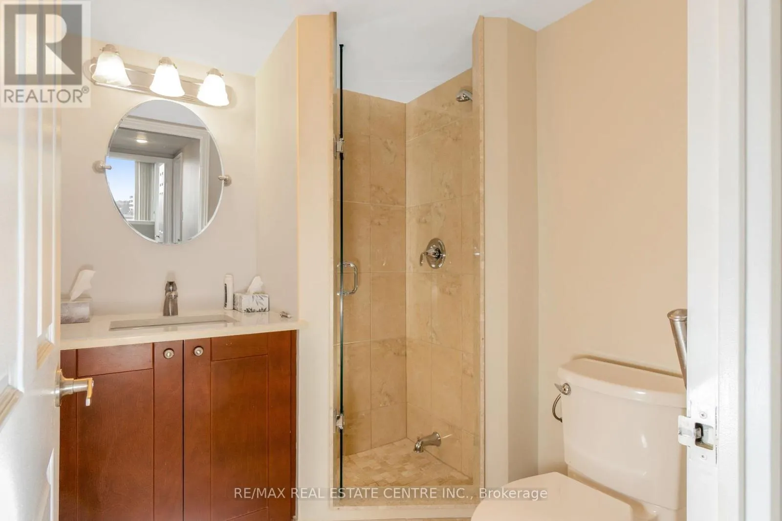 502 - 880 DUNDAS STREET W