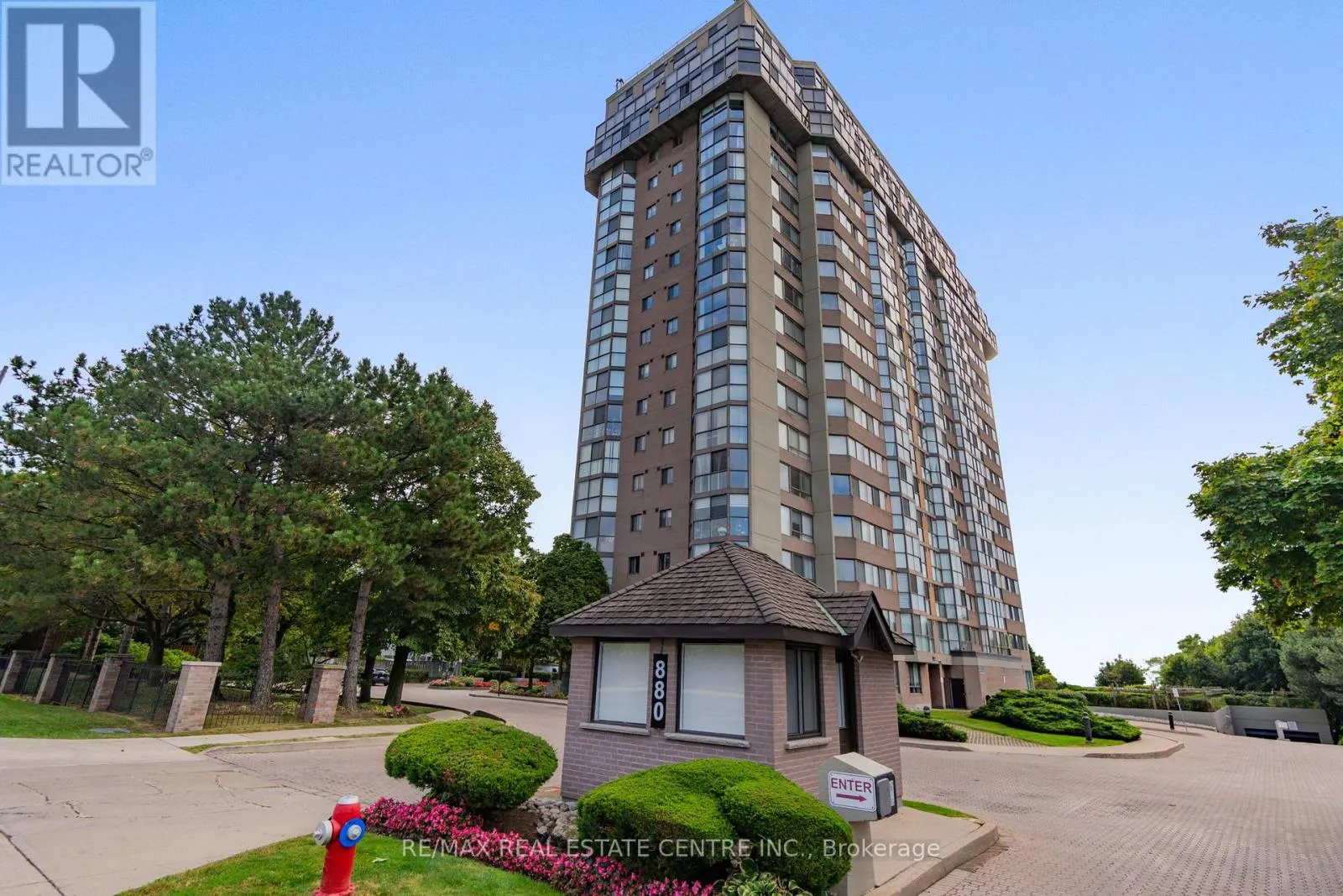 502 - 880 DUNDAS STREET W
