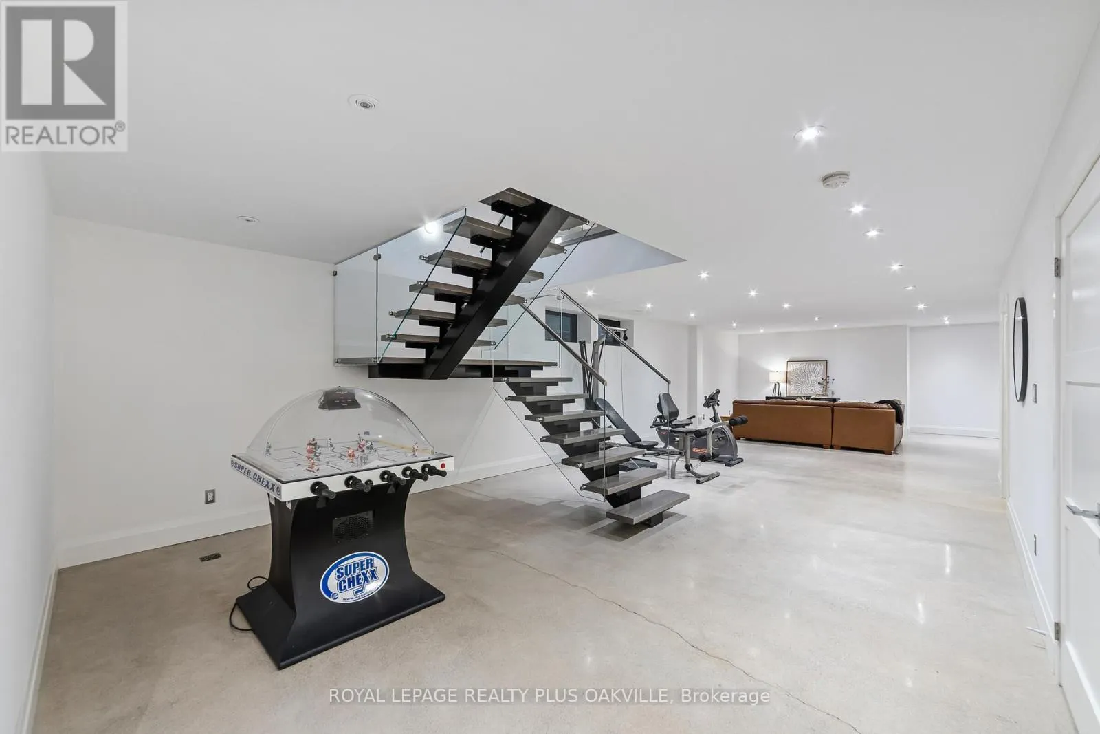 1207 STIRLING DRIVE