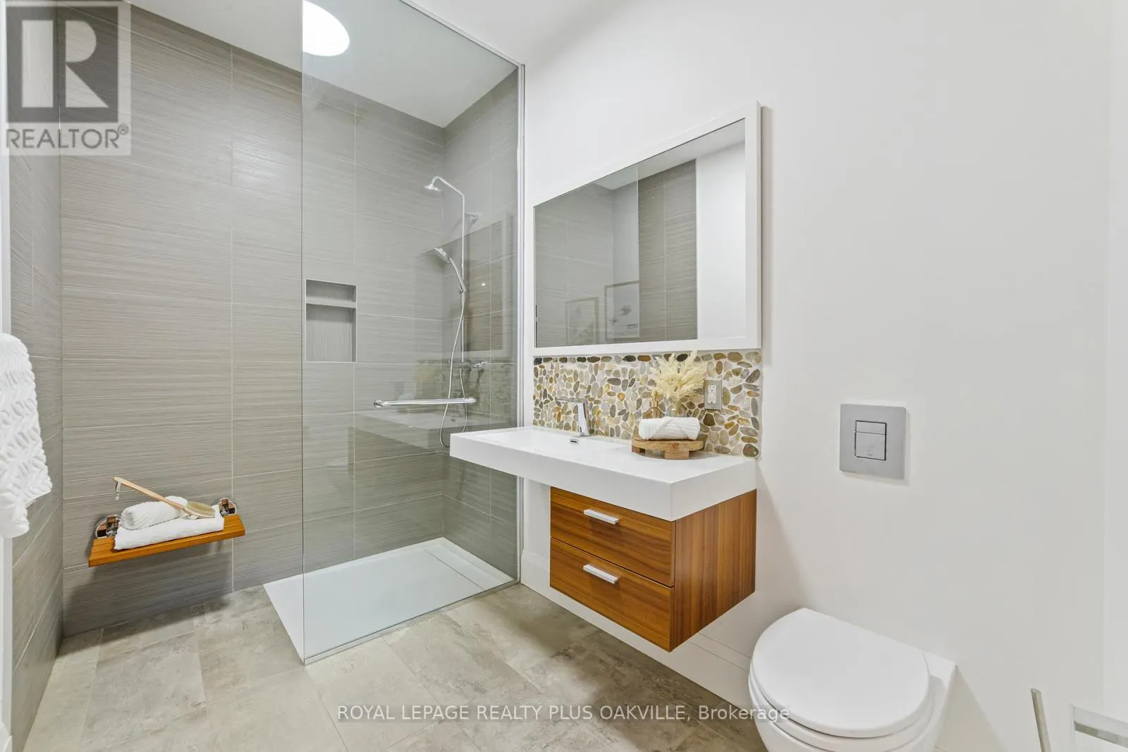 1207 STIRLING DRIVE