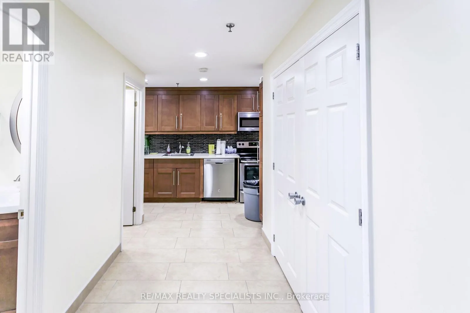 403 - 5080 PINEDALE AVENUE
