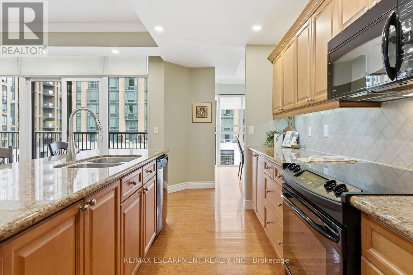 512 - 399 ELIZABETH STREET