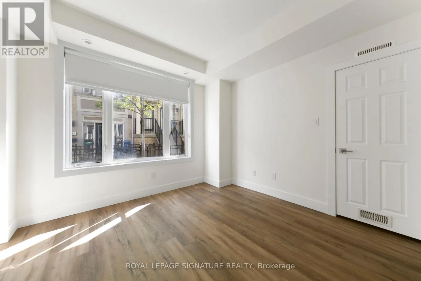 32 - 5035 OSCAR PETERSON BOULEVARD