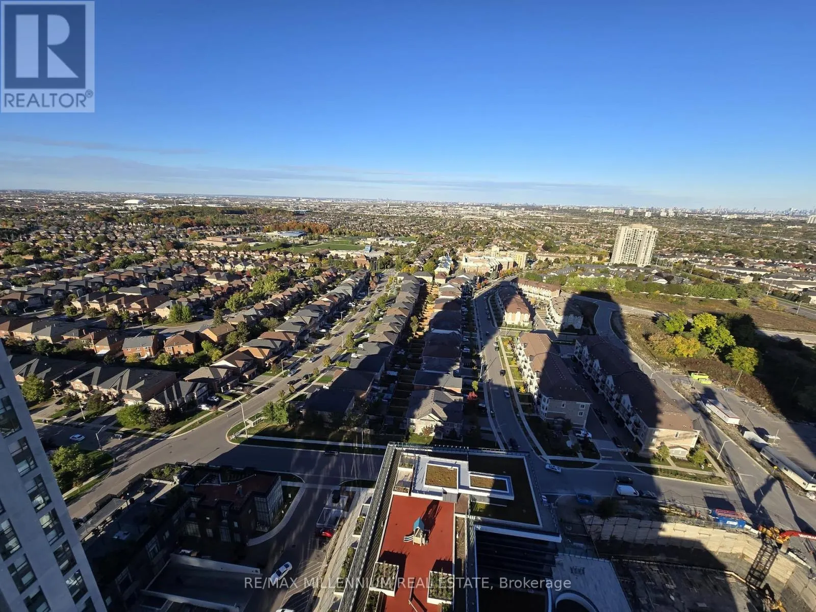 2712 - 5081 HURONTARIO STREET