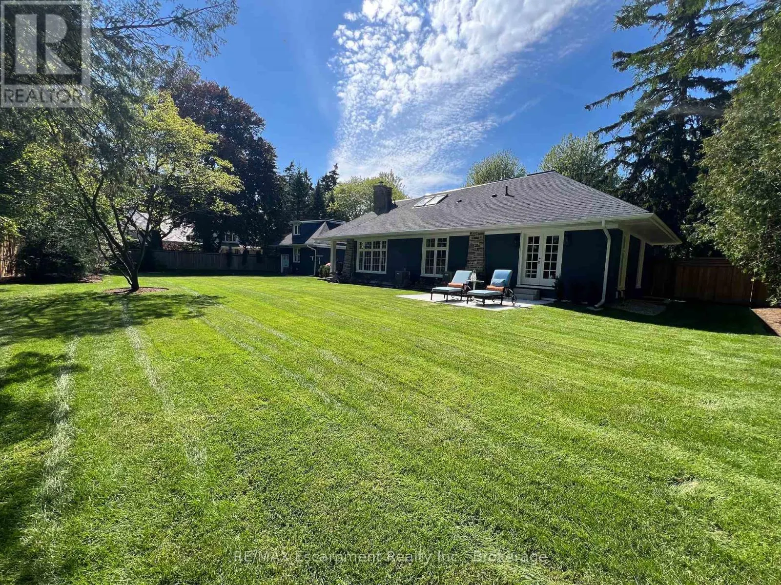 1110 LAKESHORE ROAD W