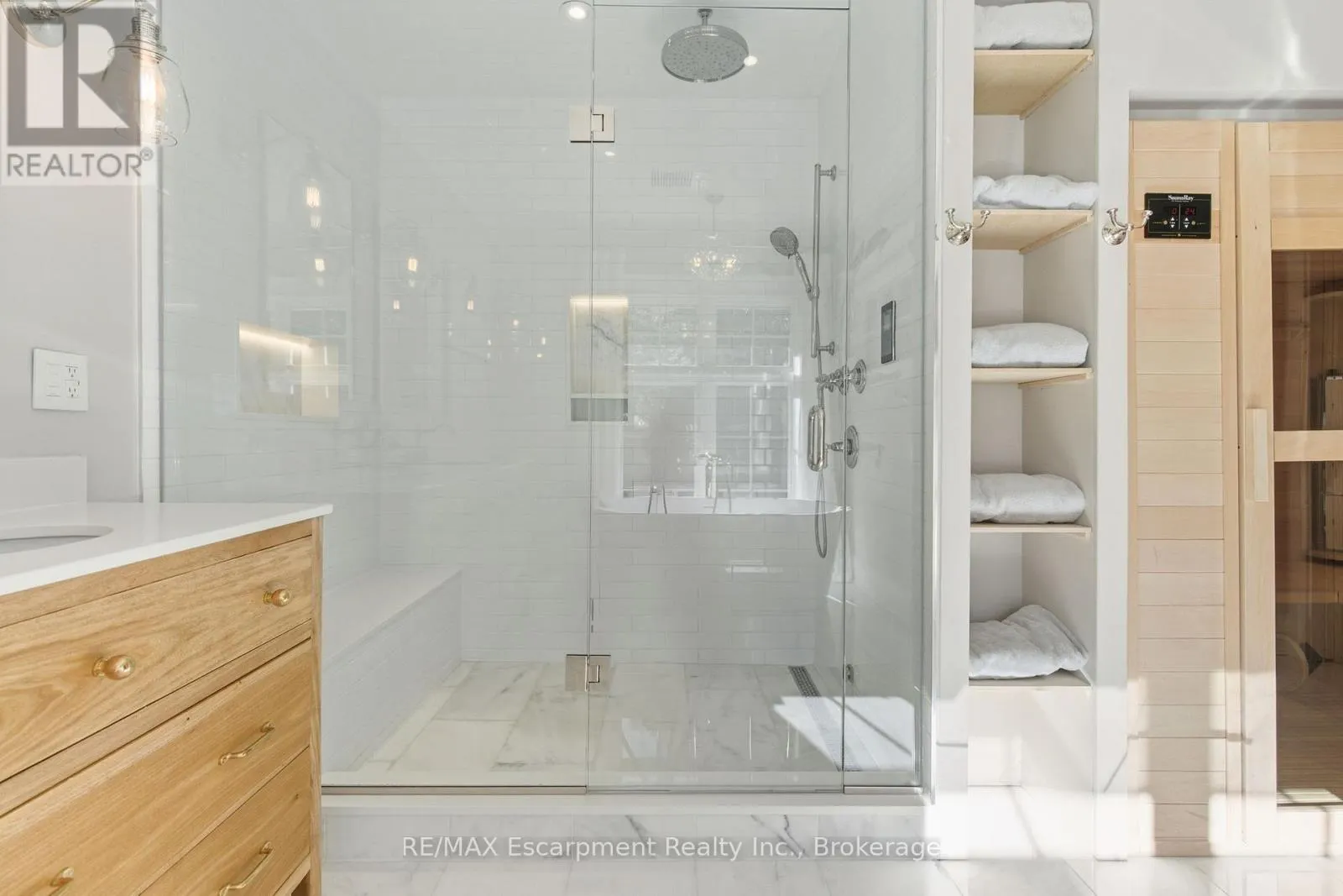 1110 LAKESHORE ROAD W