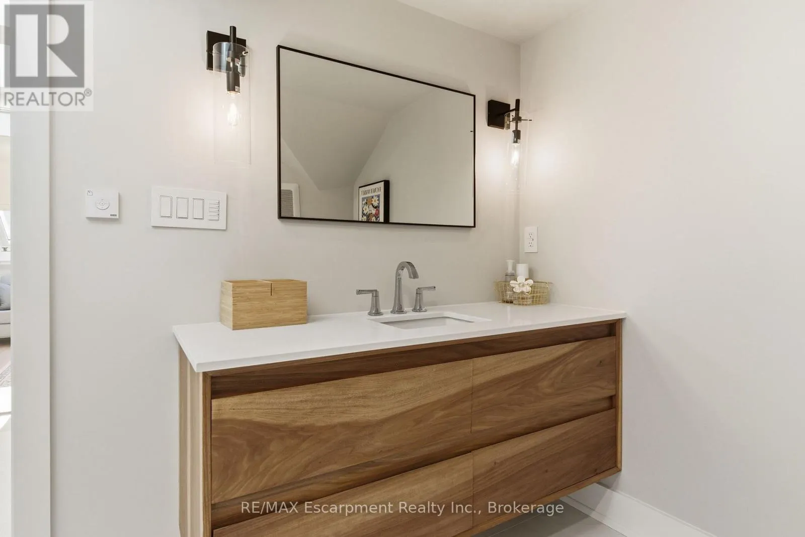 1110 LAKESHORE ROAD W