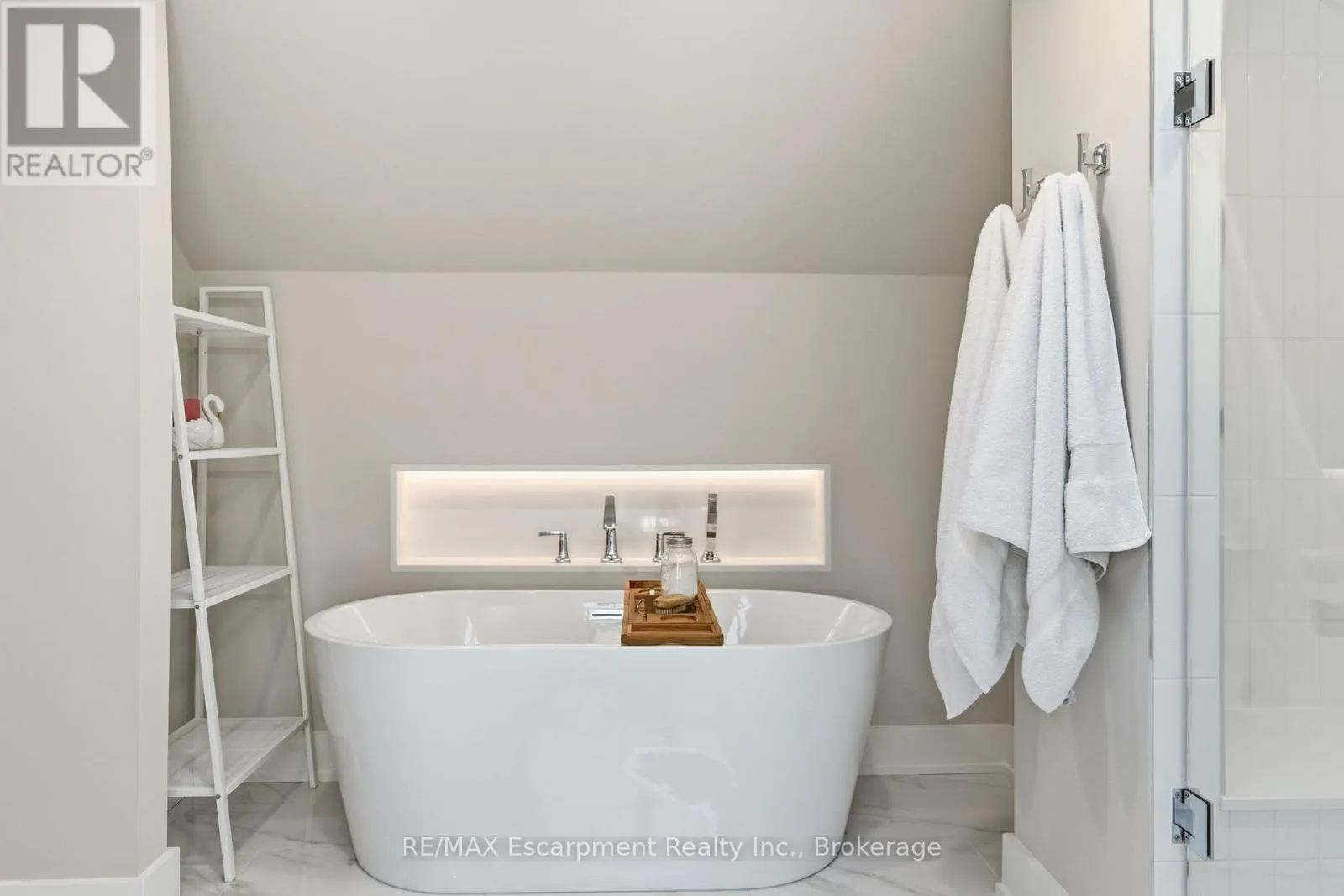 1110 LAKESHORE ROAD W