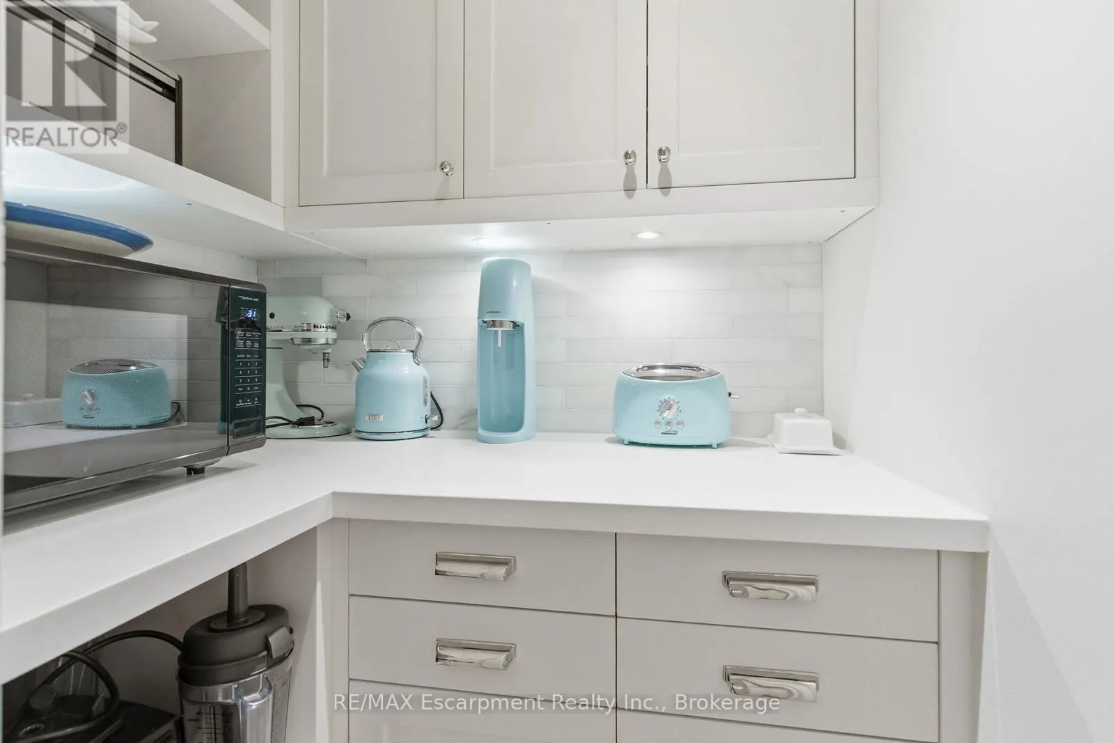 1110 LAKESHORE ROAD W