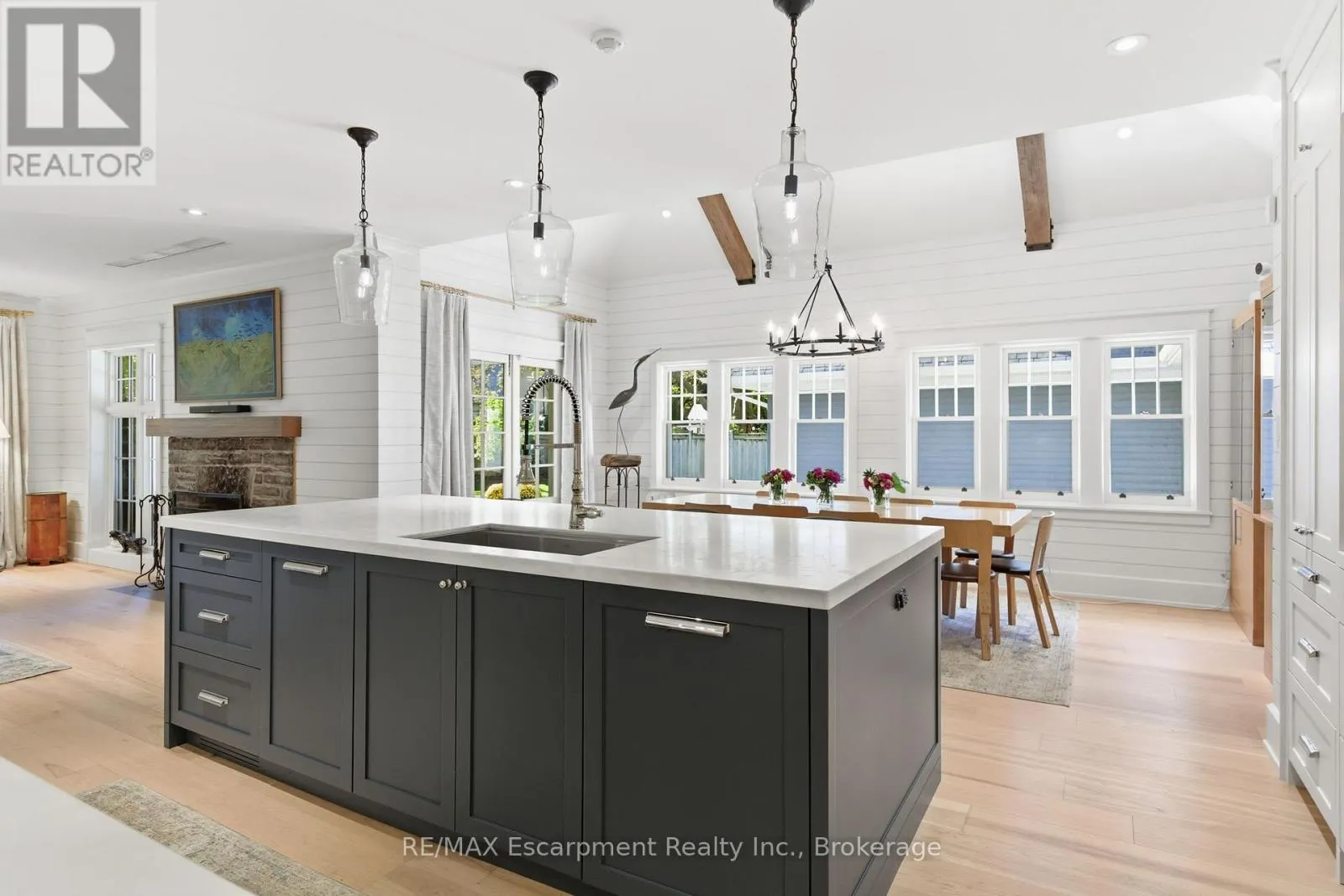 1110 LAKESHORE ROAD W