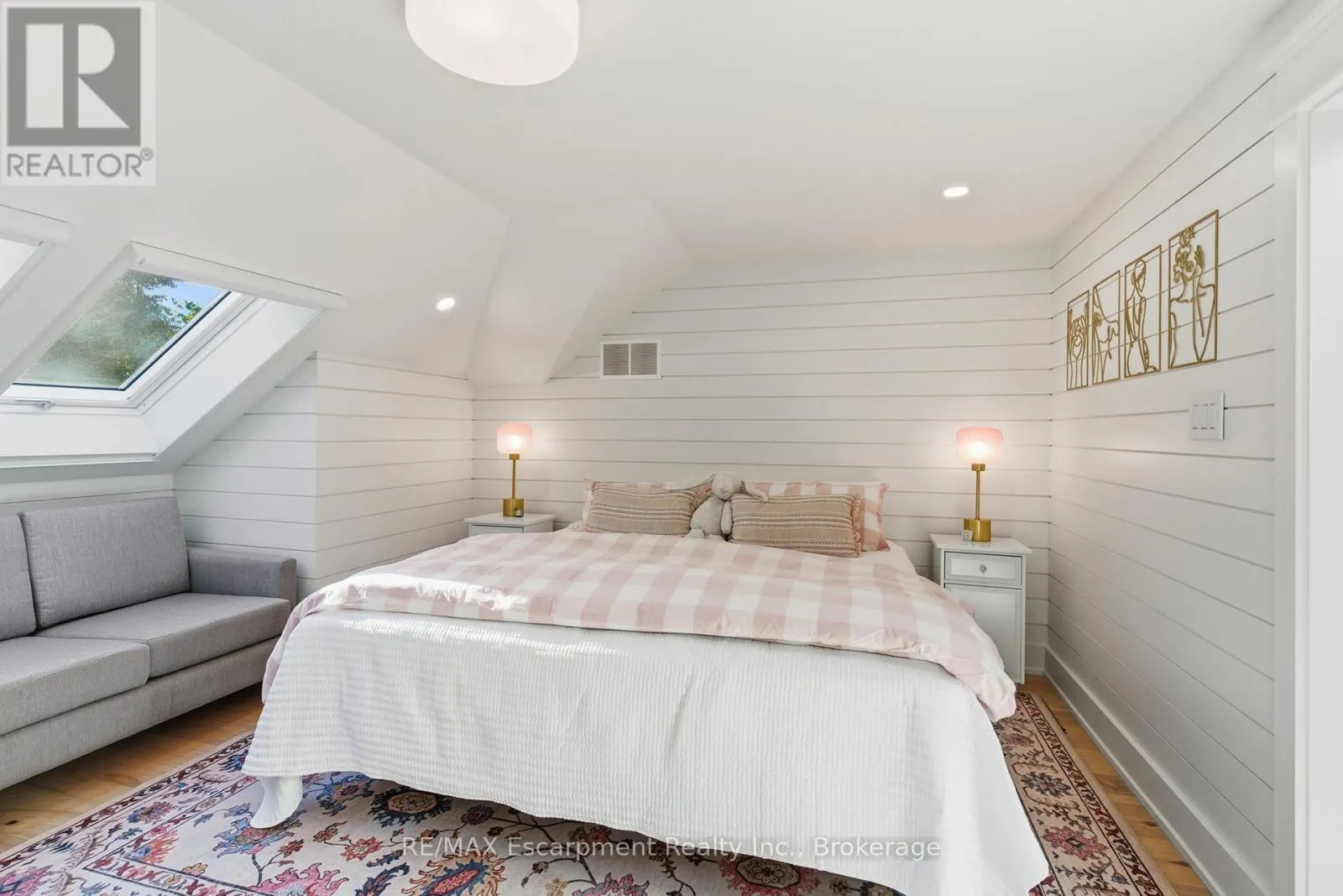 1110 LAKESHORE ROAD W