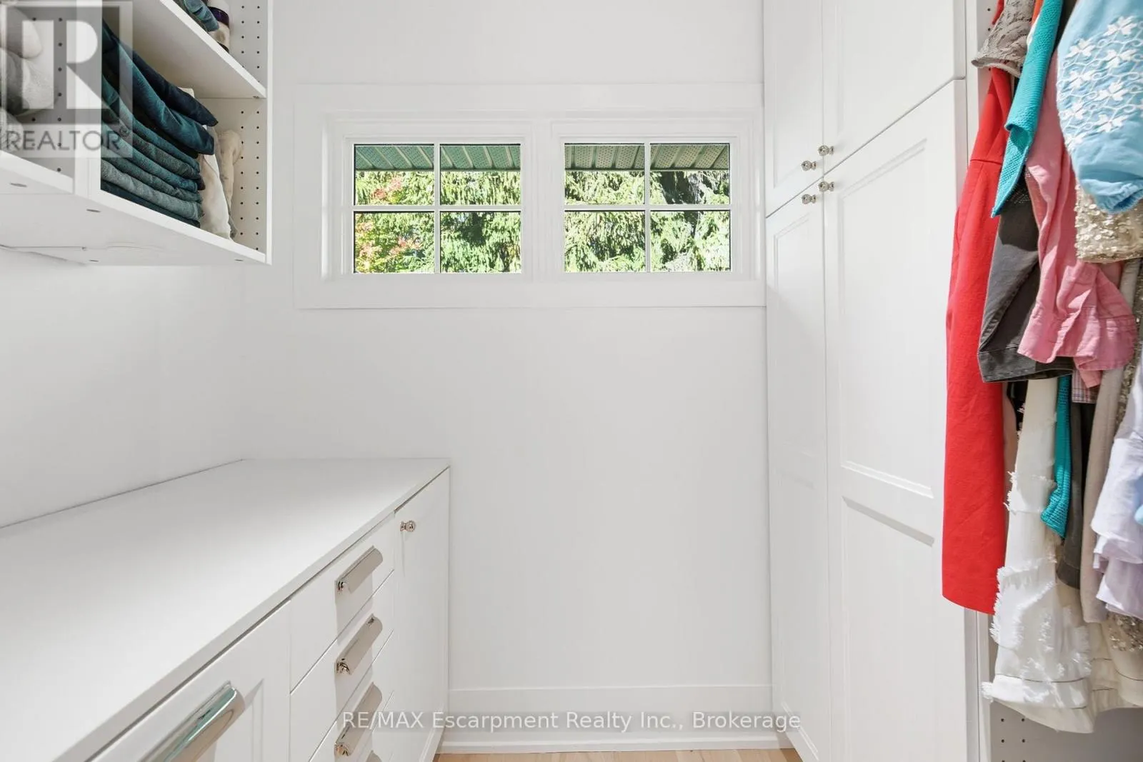1110 LAKESHORE ROAD W