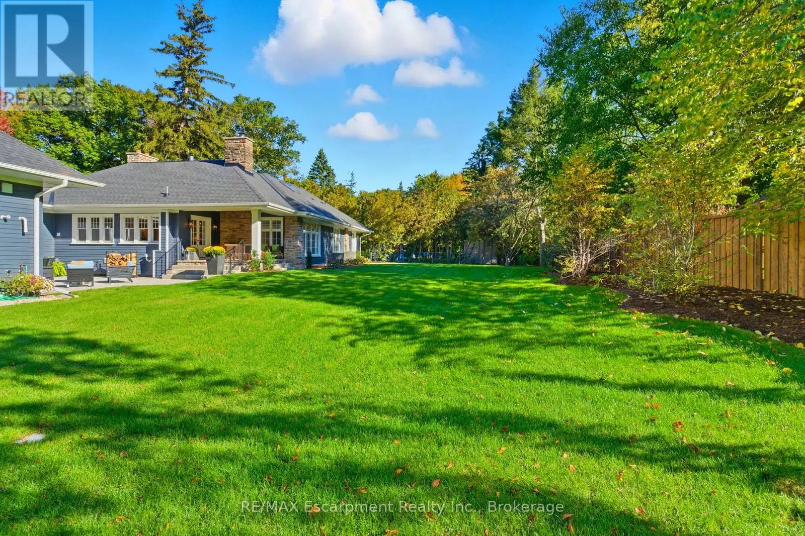 1110 LAKESHORE ROAD W