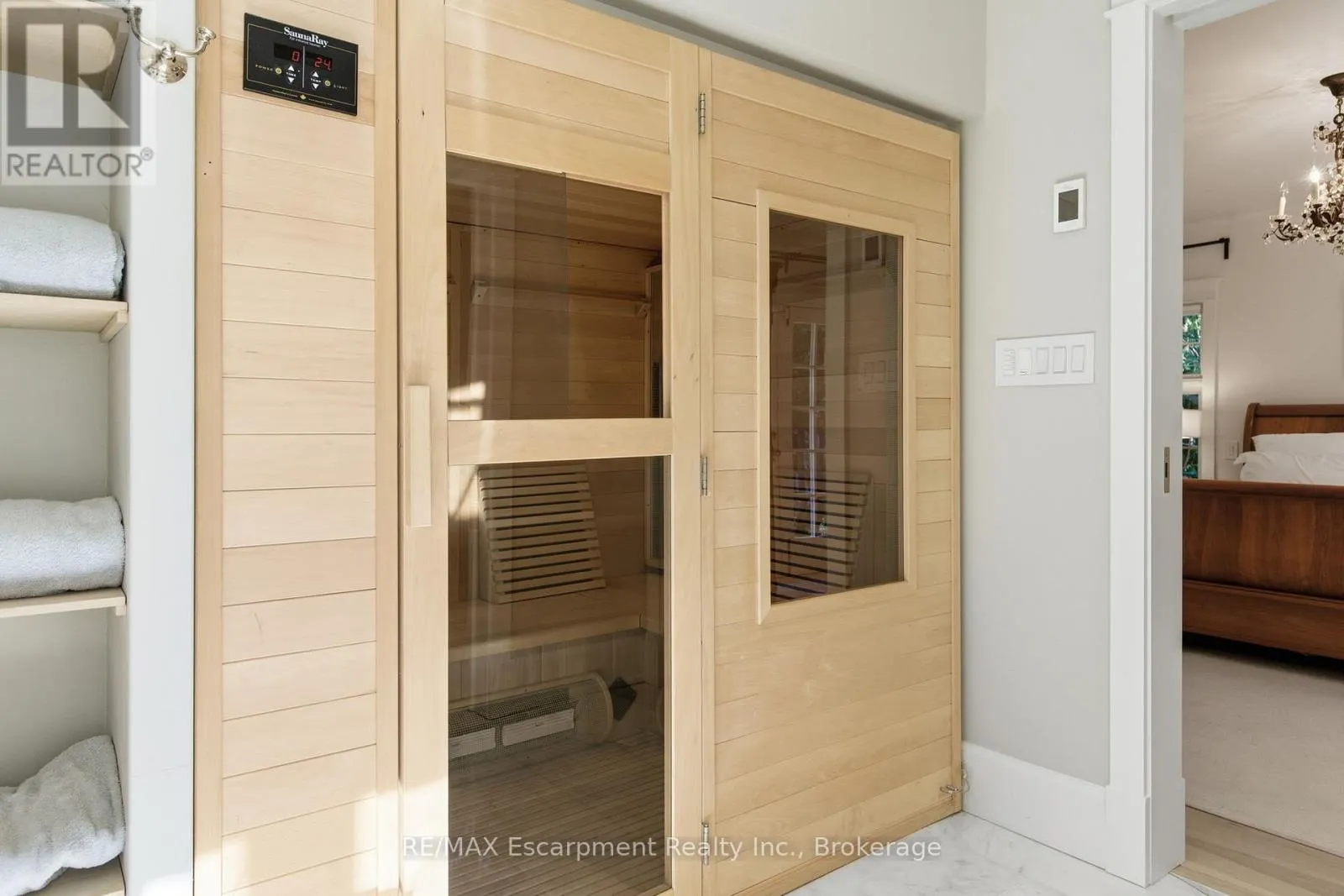 1110 LAKESHORE ROAD W