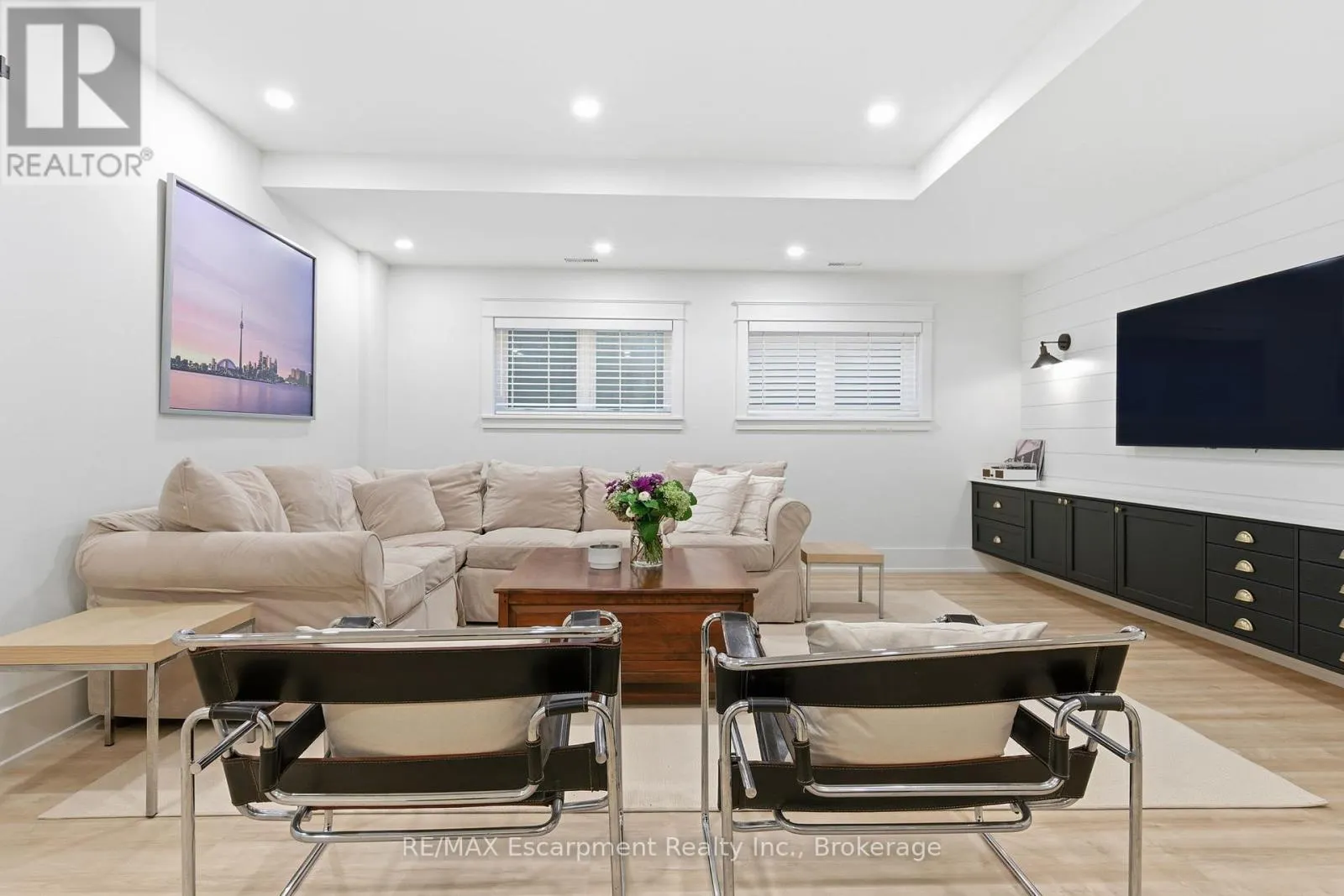 1110 LAKESHORE ROAD W