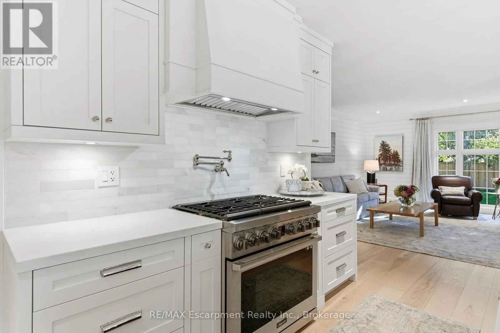 1110 LAKESHORE ROAD W