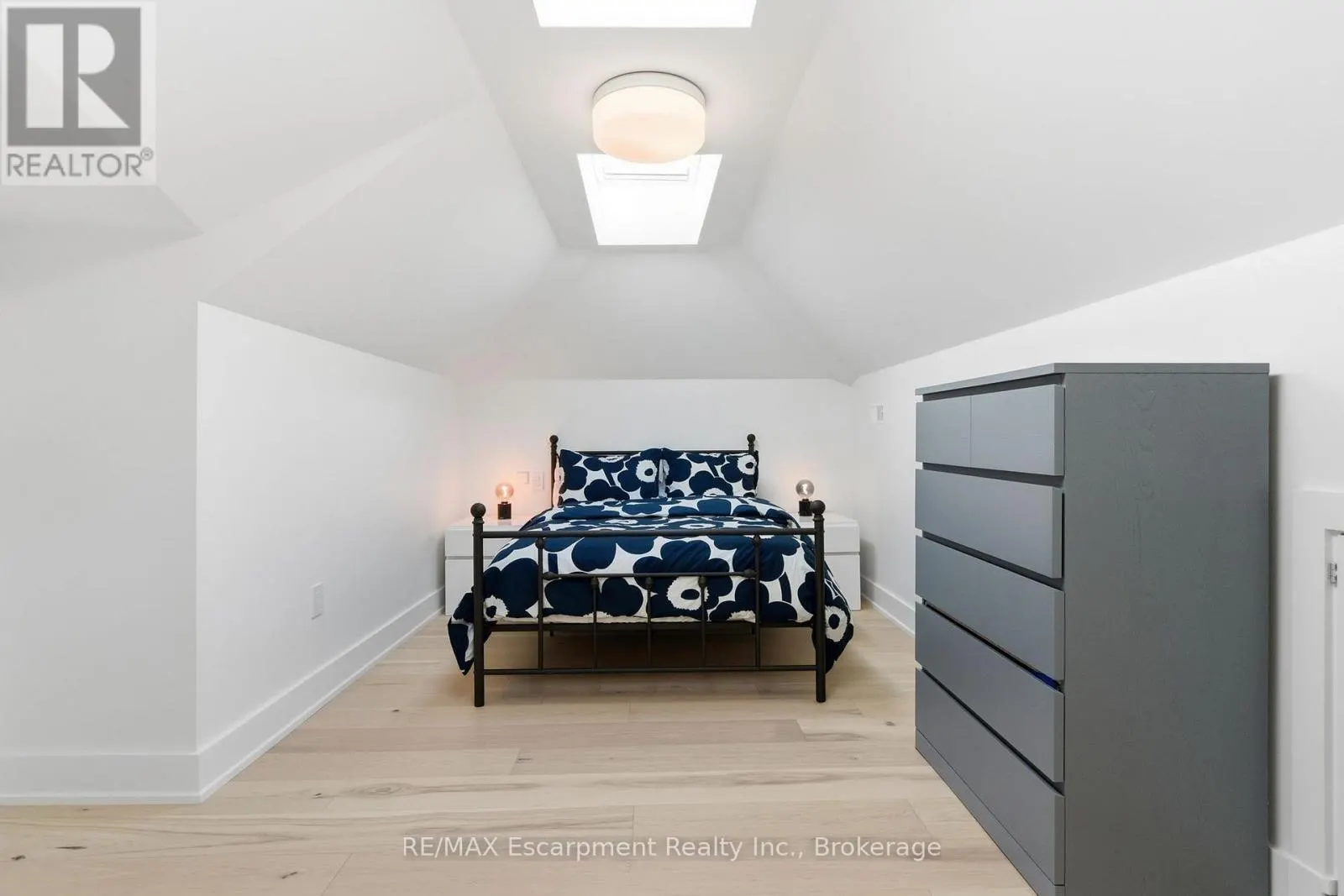 1110 LAKESHORE ROAD W