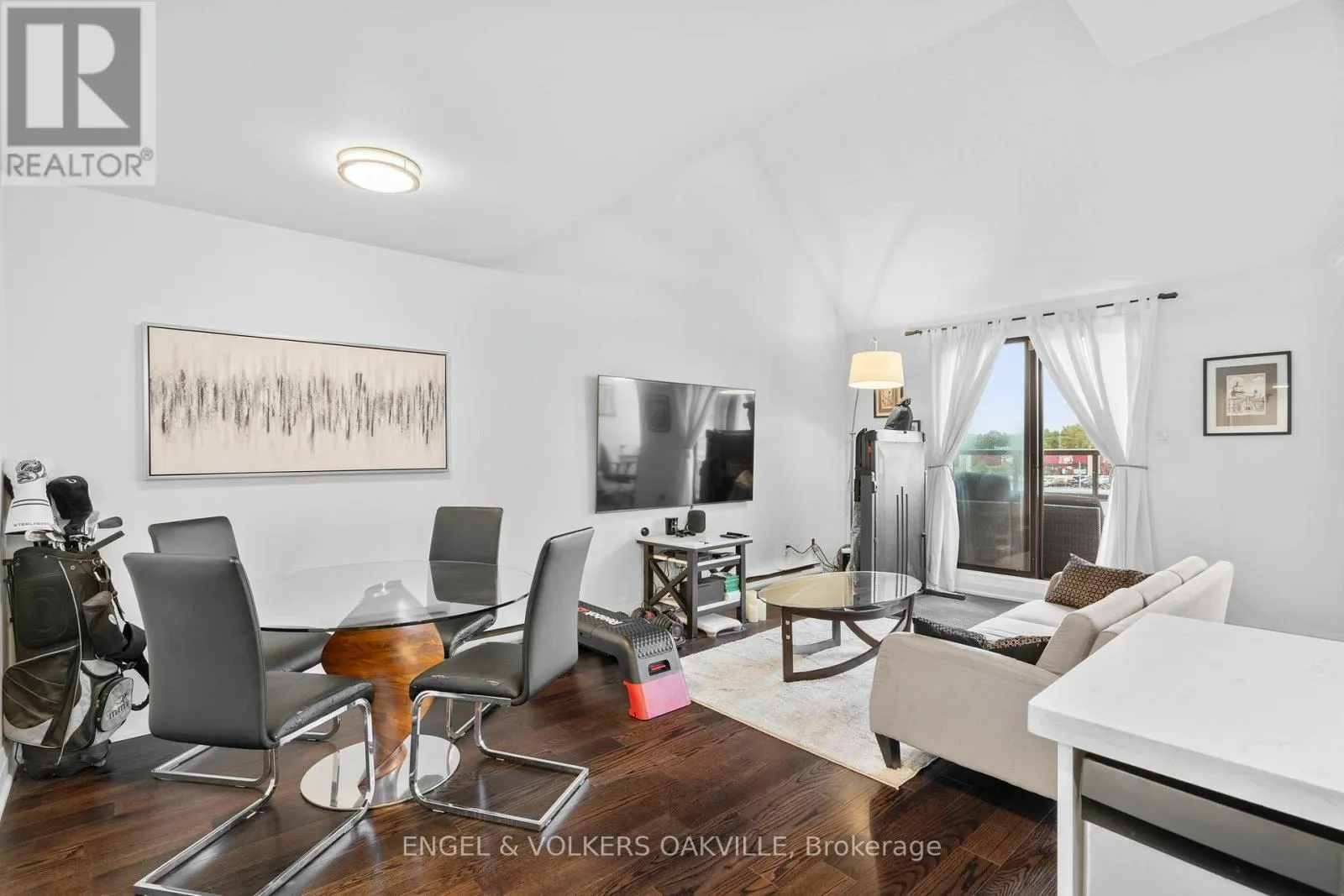 416 - 100 BRONTE ROAD