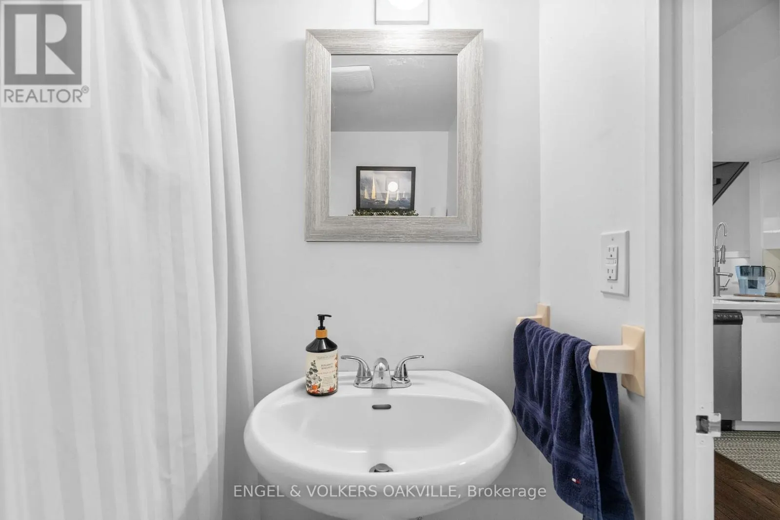 416 - 100 BRONTE ROAD
