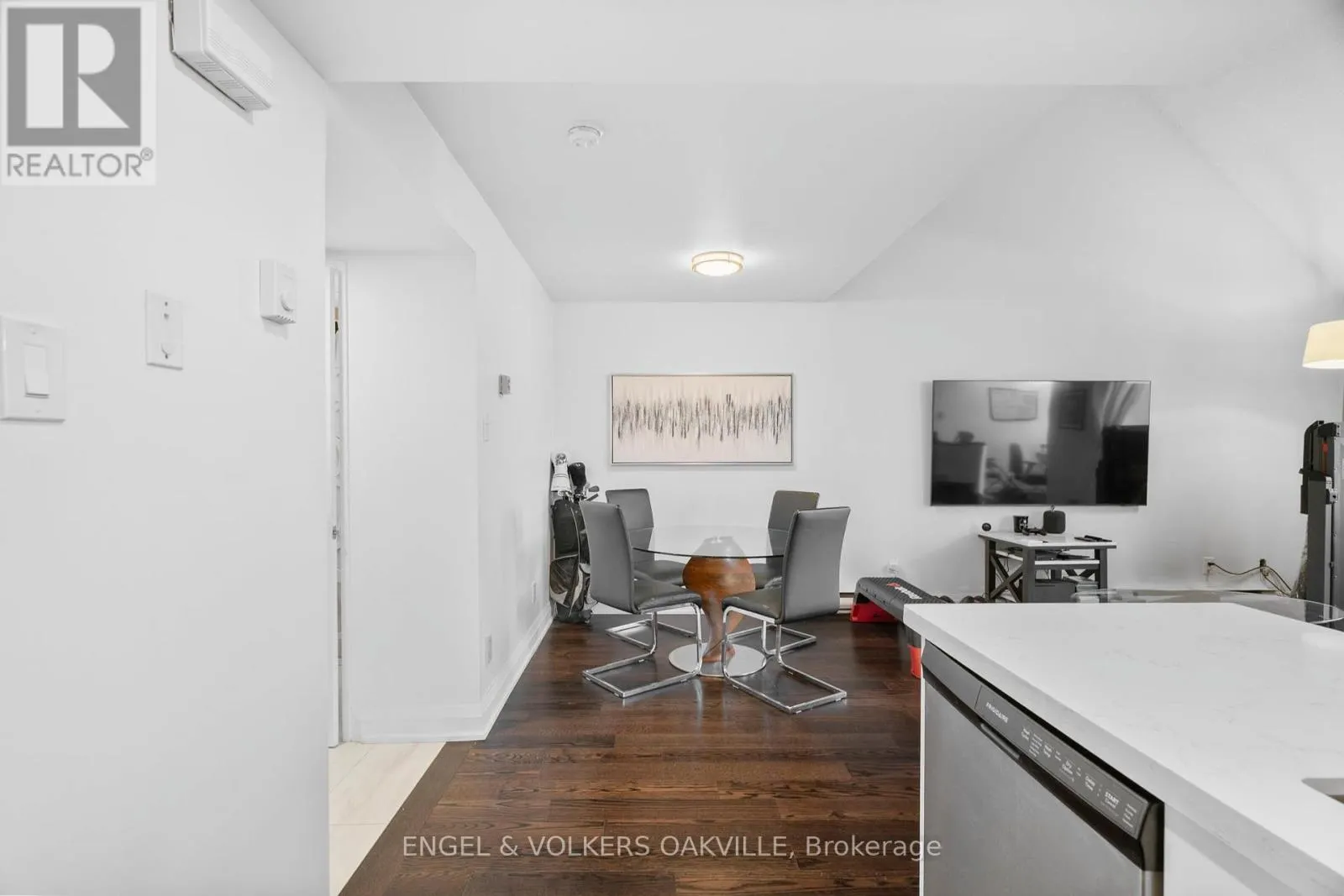 416 - 100 BRONTE ROAD
