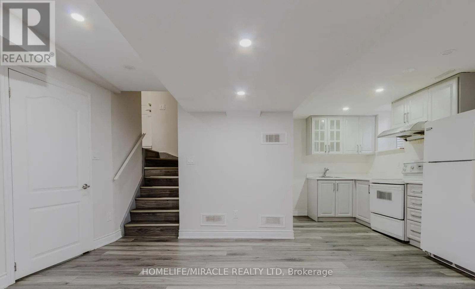 27 SILVER EGRET ROAD